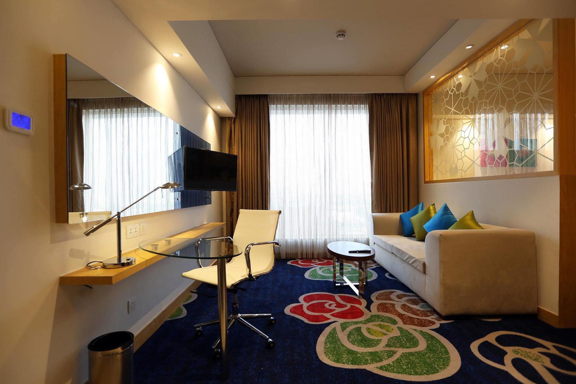 Holiday Inn Express Chennai Old Mahabalipuram Road Extérieur photo